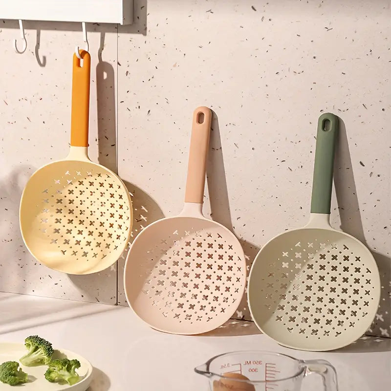 Colorful Handheld Kitchen Colander – Retro-Inspired Strainer with Handle
