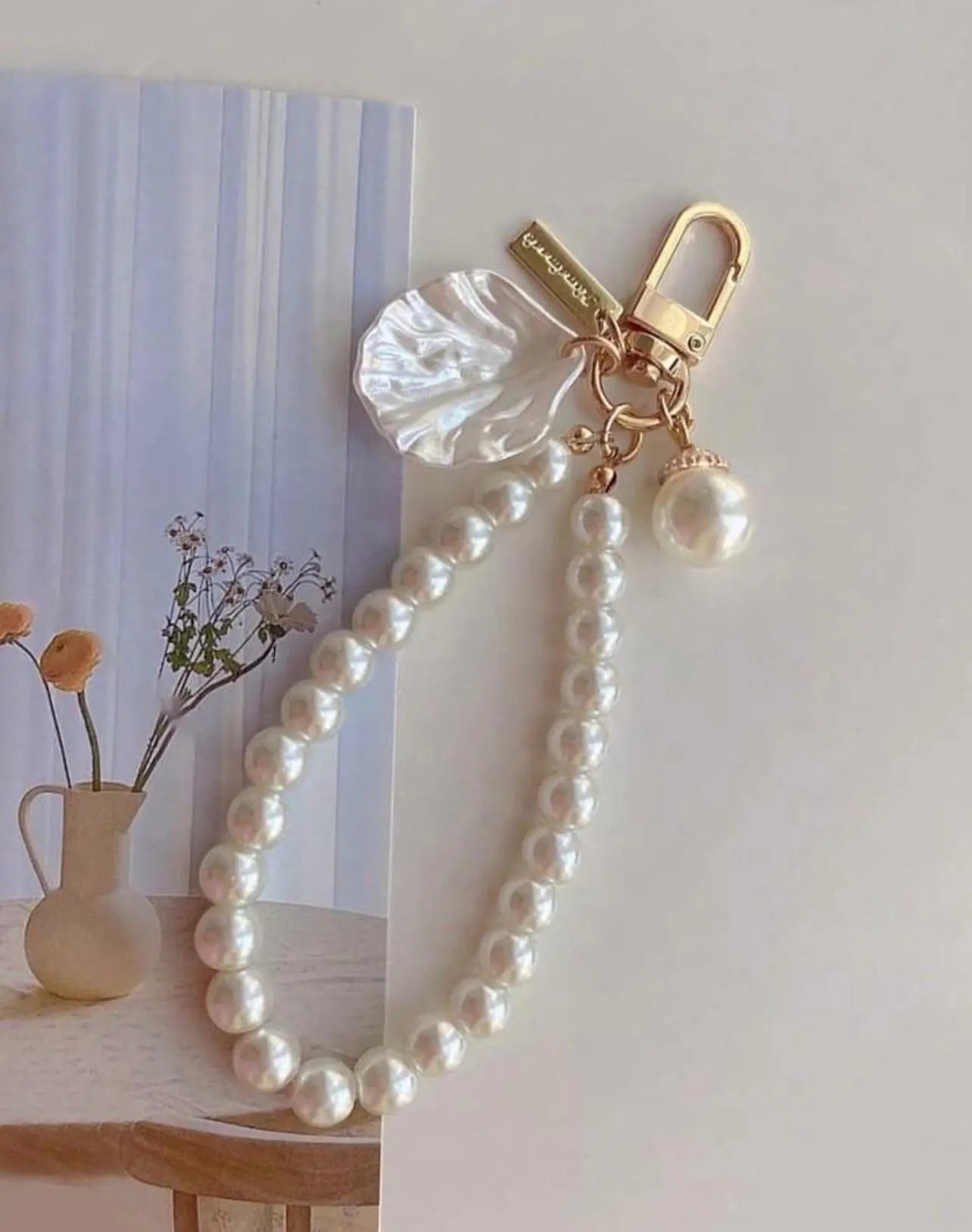 Elegant Pearl Beaded Keychain with Shell Charm - Alligator Rose Co