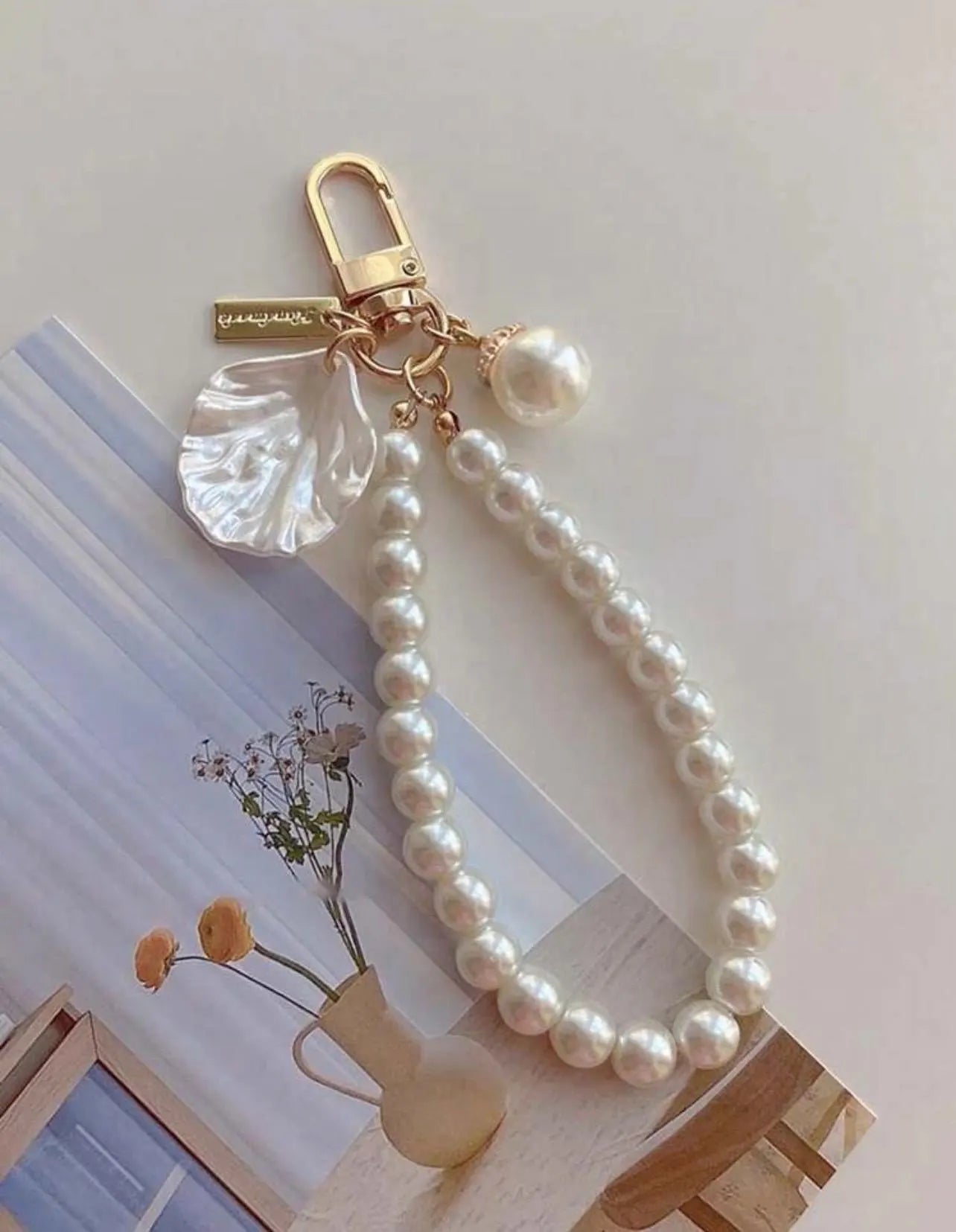 Elegant Pearl Beaded Keychain with Shell Charm - Alligator Rose Co