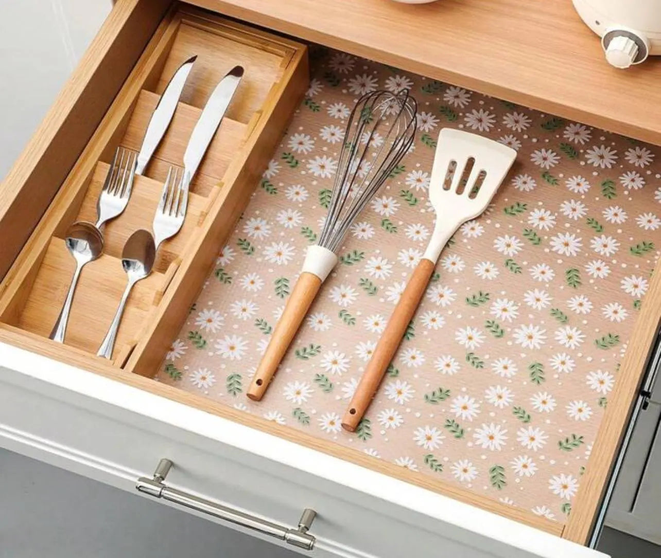 Waterproof Daisy Shelf Liner Roll – BPA-Free Non-Slip Drawer & Cabinet Liner